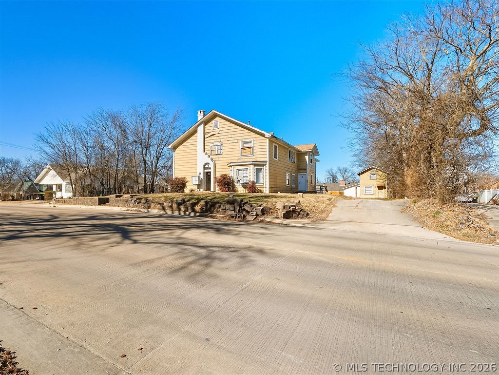 118 W 18th Property Photo 5