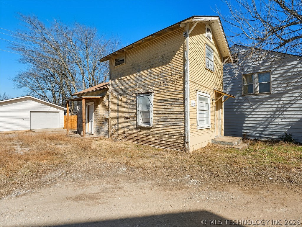 118 W 18th Property Photo 7