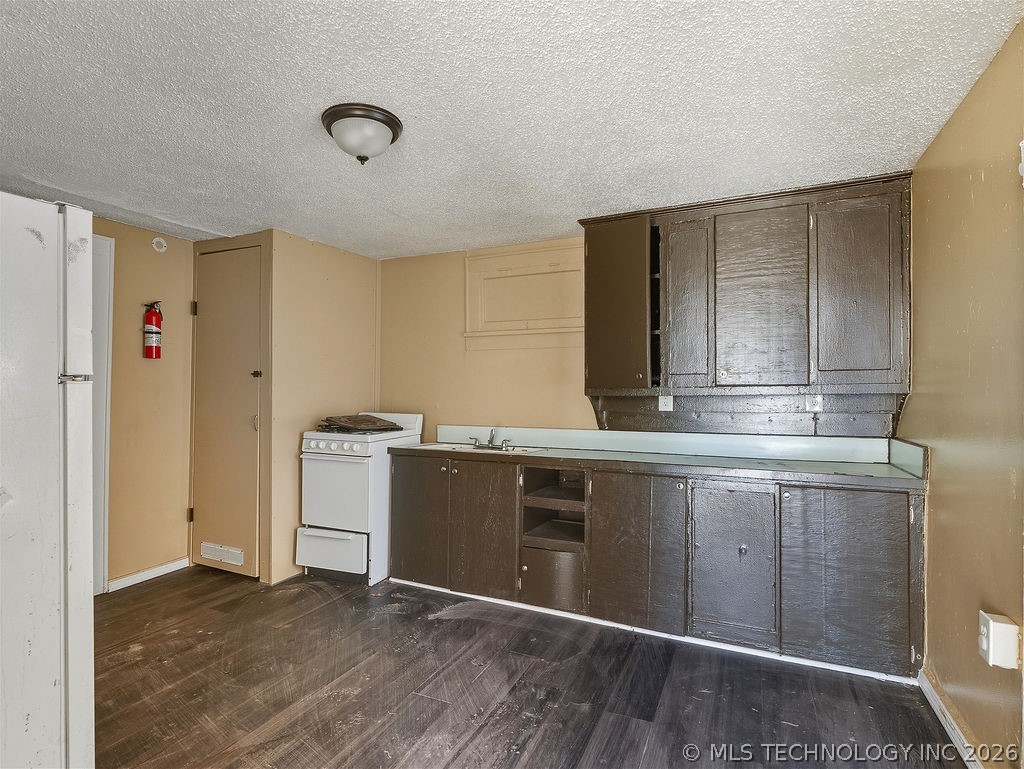 118 W 18th Property Photo 11