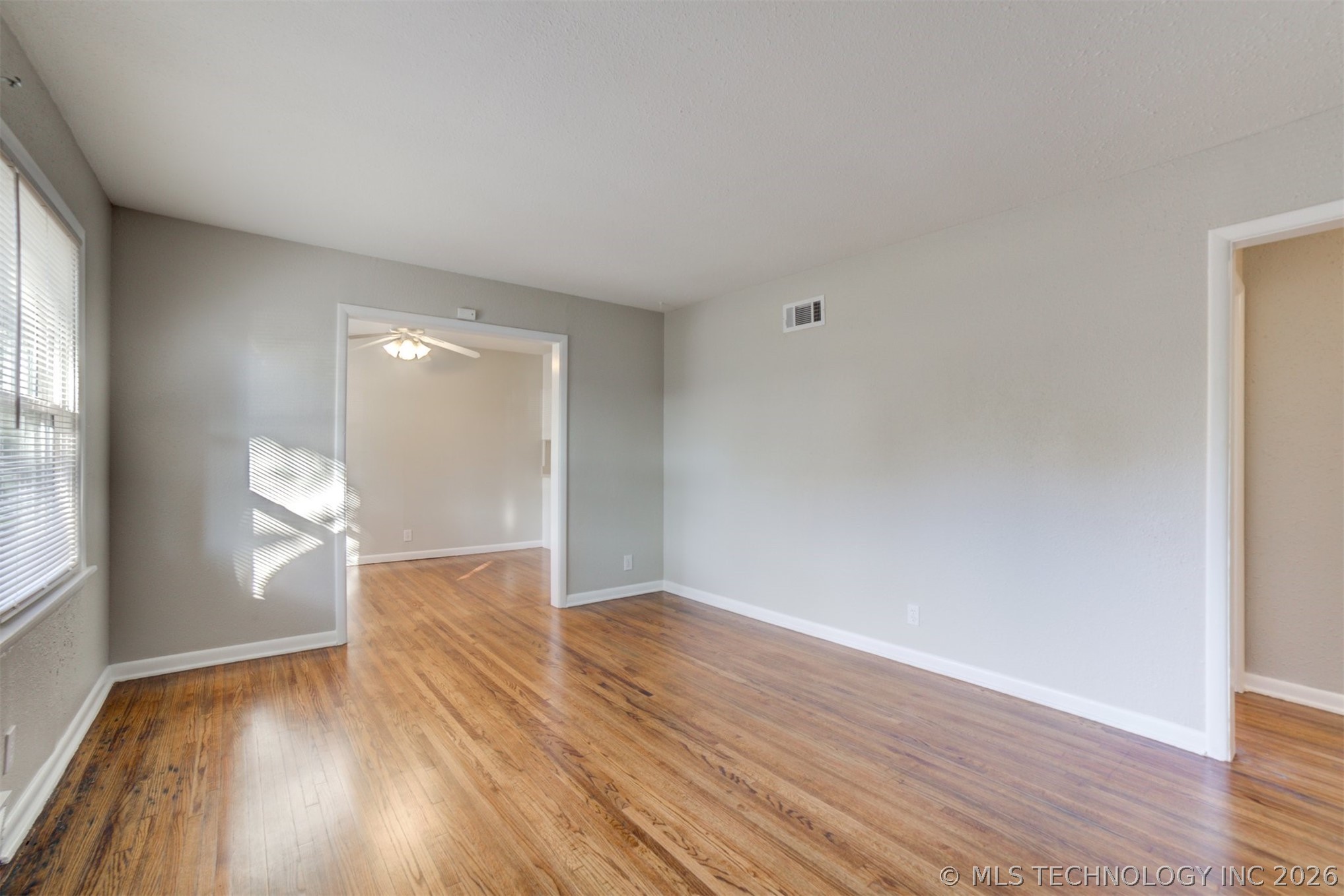 1929 W 49th Street Property Photo 5