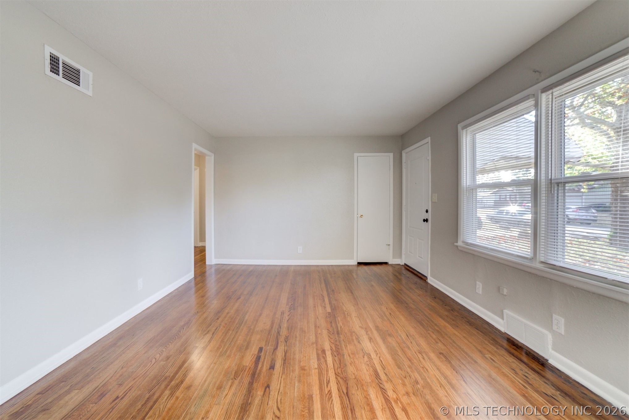 1929 W 49th Street Property Photo 7