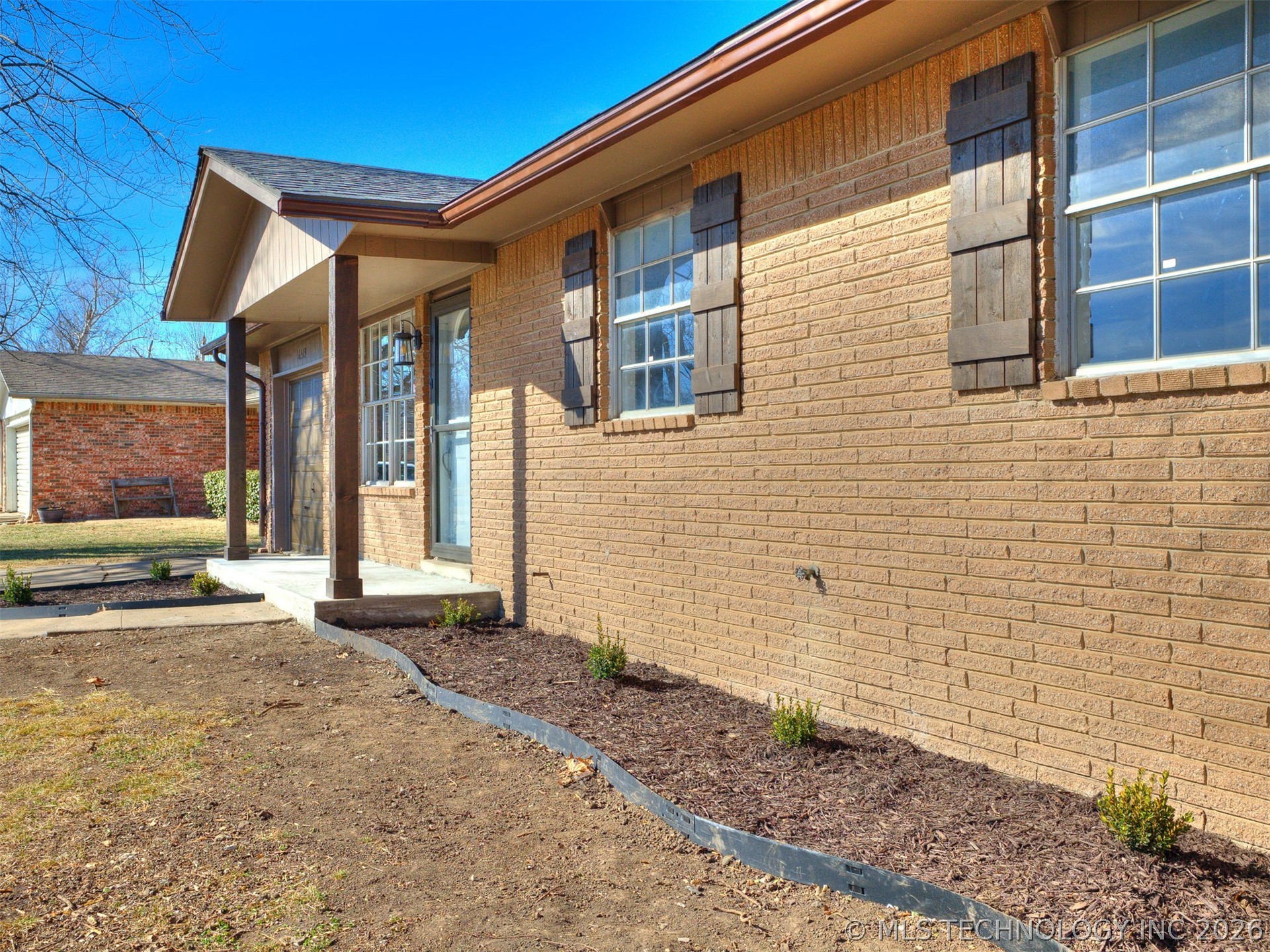 16519 E 2nd Street Property Photo 5