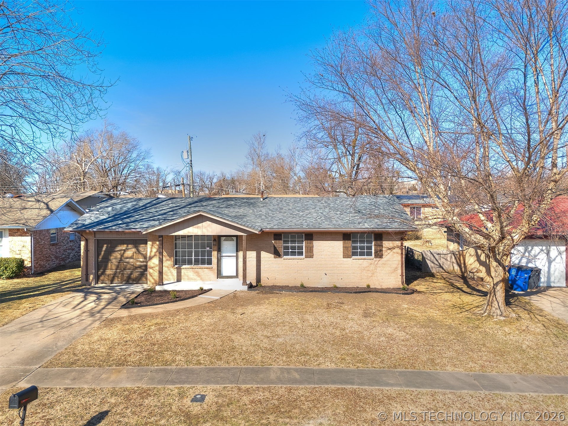 16519 E 2nd Street Property Photo 6