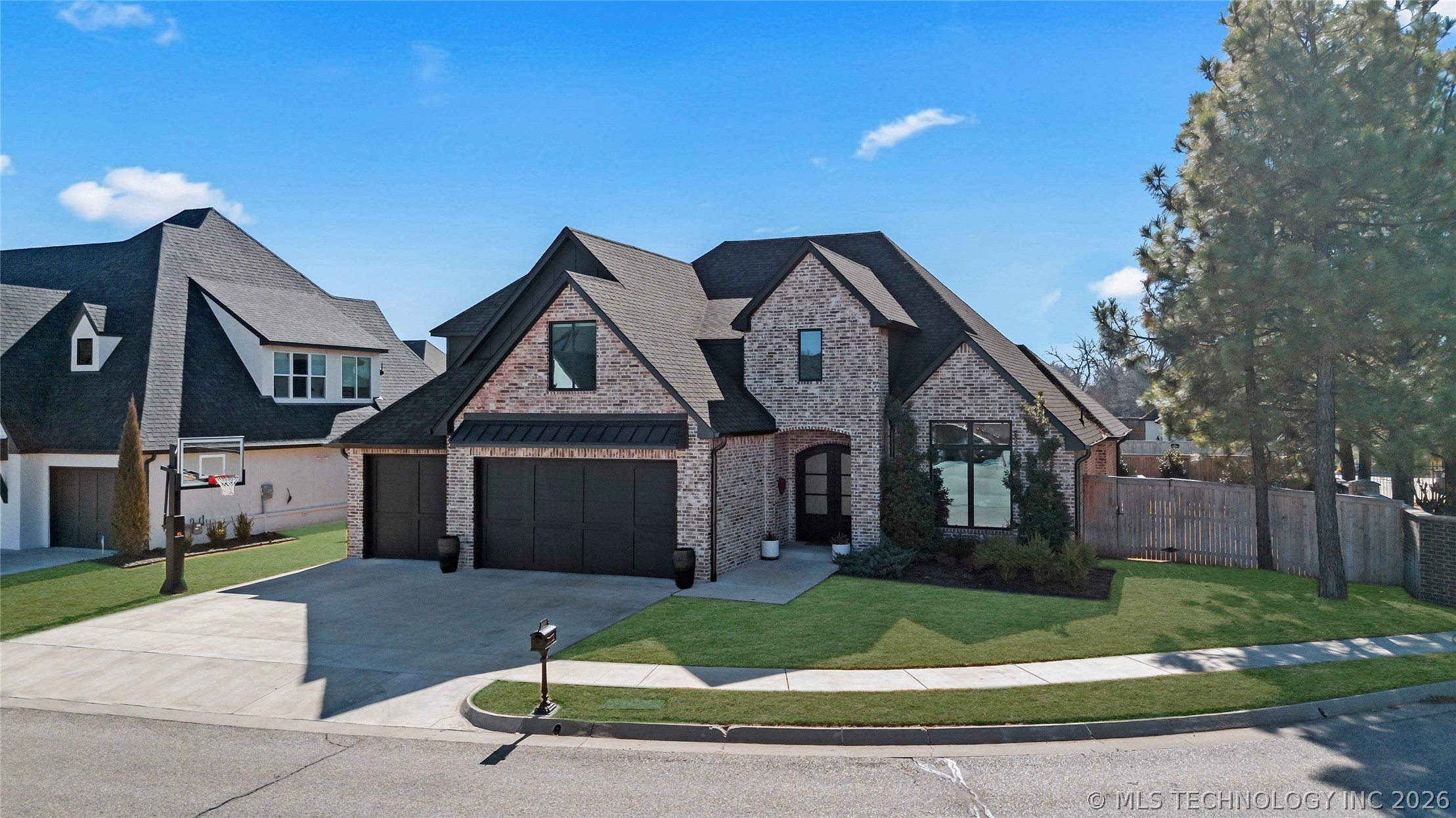 3008 E 103rd Street Property Photo 2