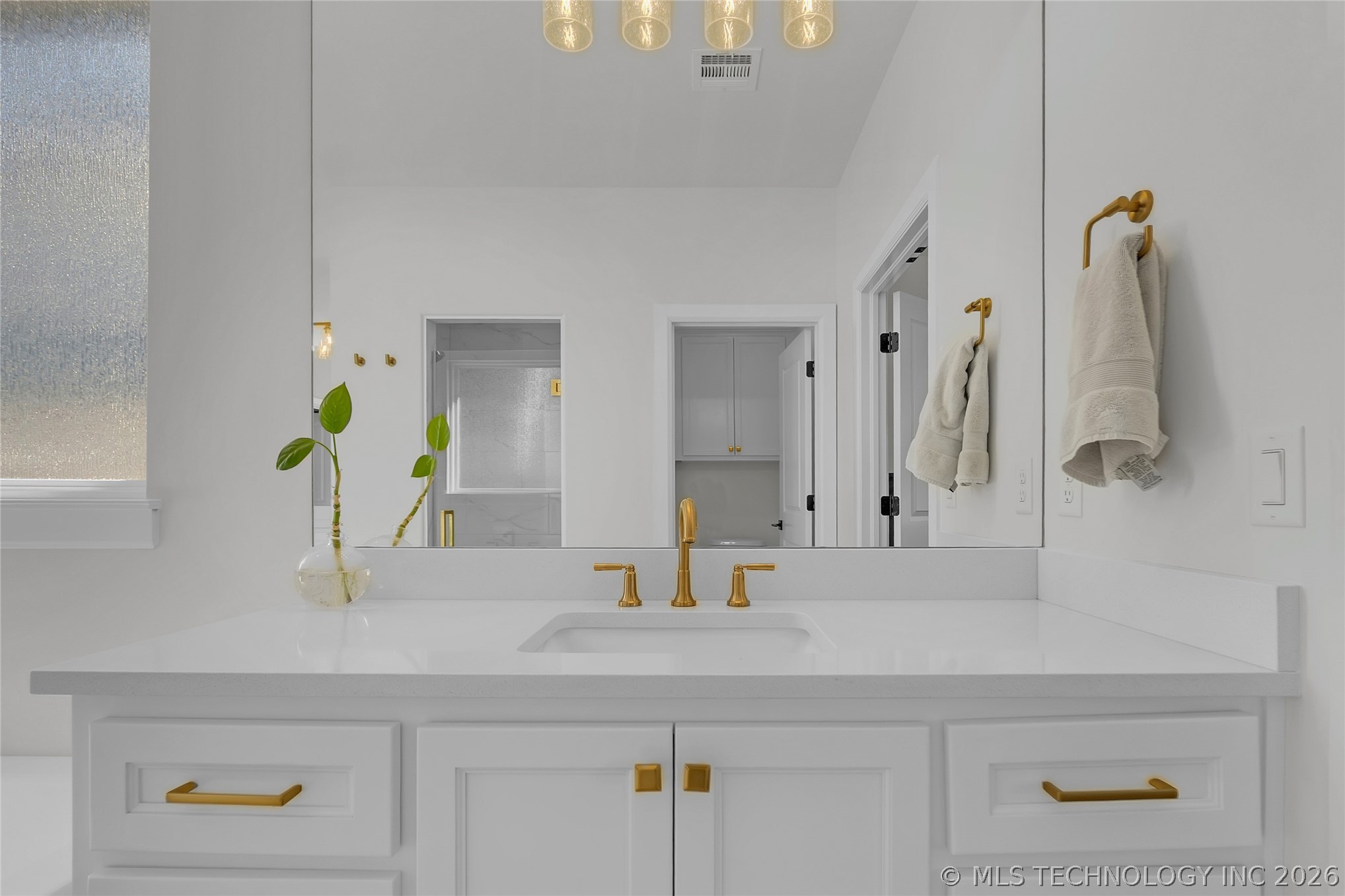 3008 E 103rd Street Property Photo 33