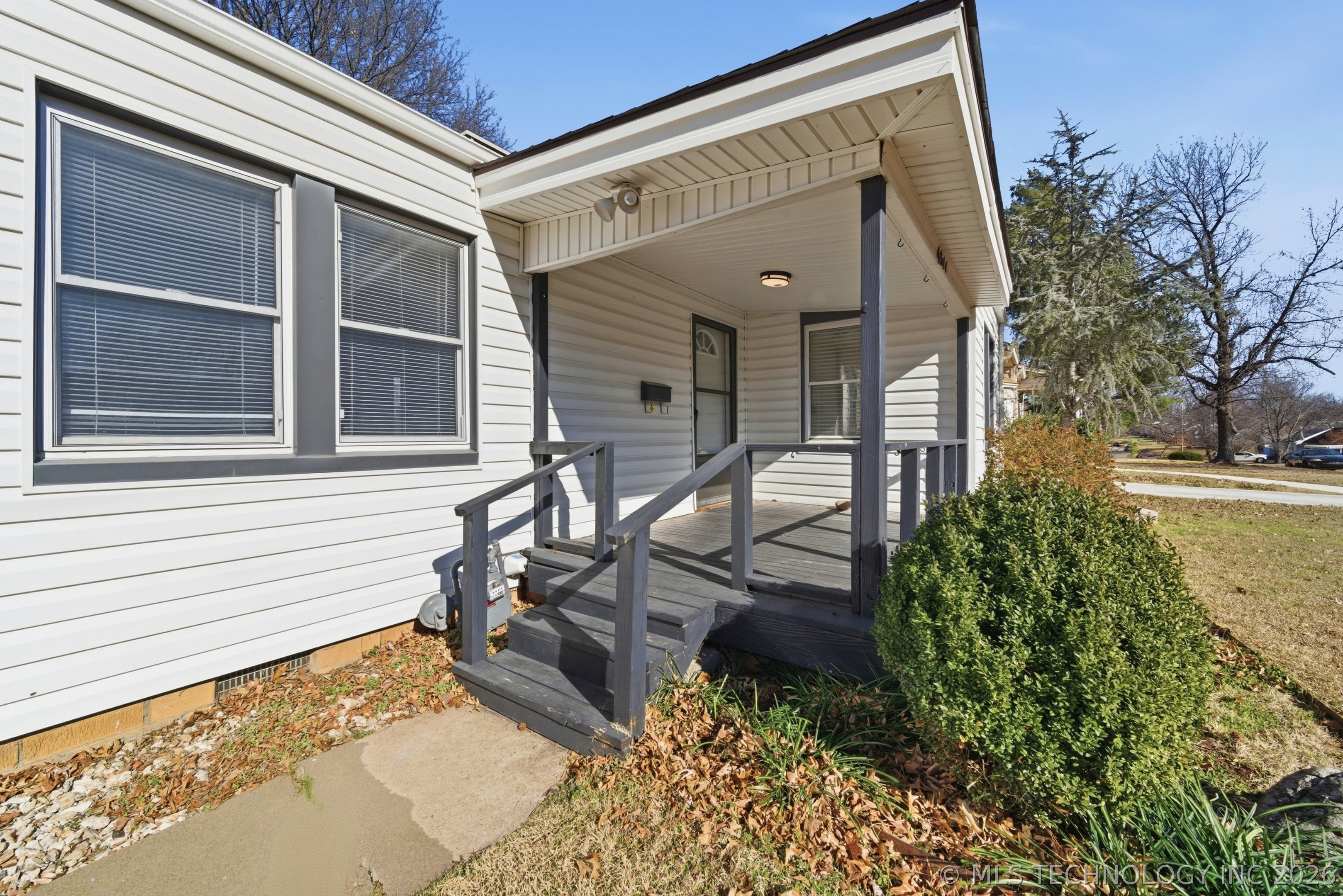 4511 E 6th Street Property Photo 5