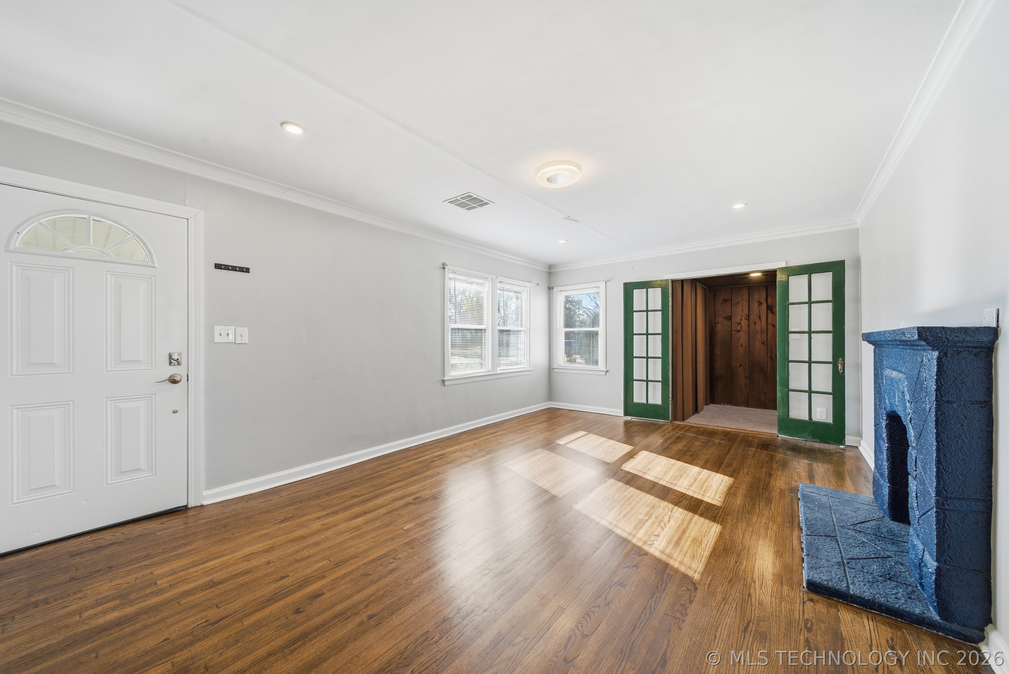 4511 E 6th Street Property Photo 8