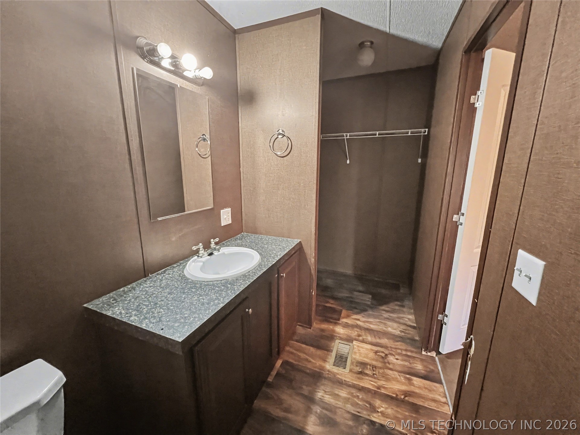 6050 N 38th Street E Property Photo 9