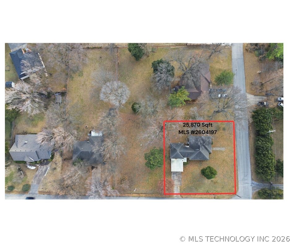 2706 E 49th Street Property Photo 8