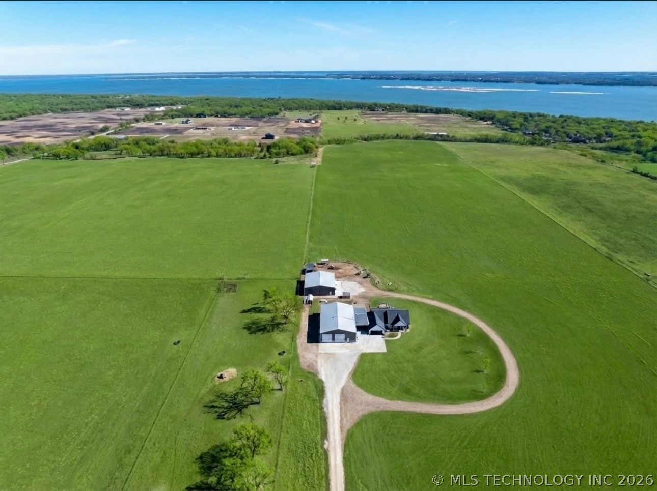 2724 Lark Road Property Photo 1