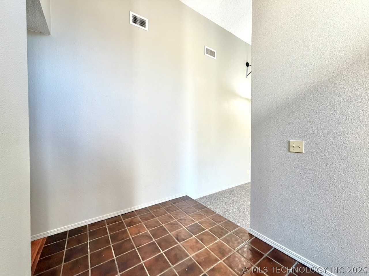 8007 S 88th East Avenue Property Photo 9