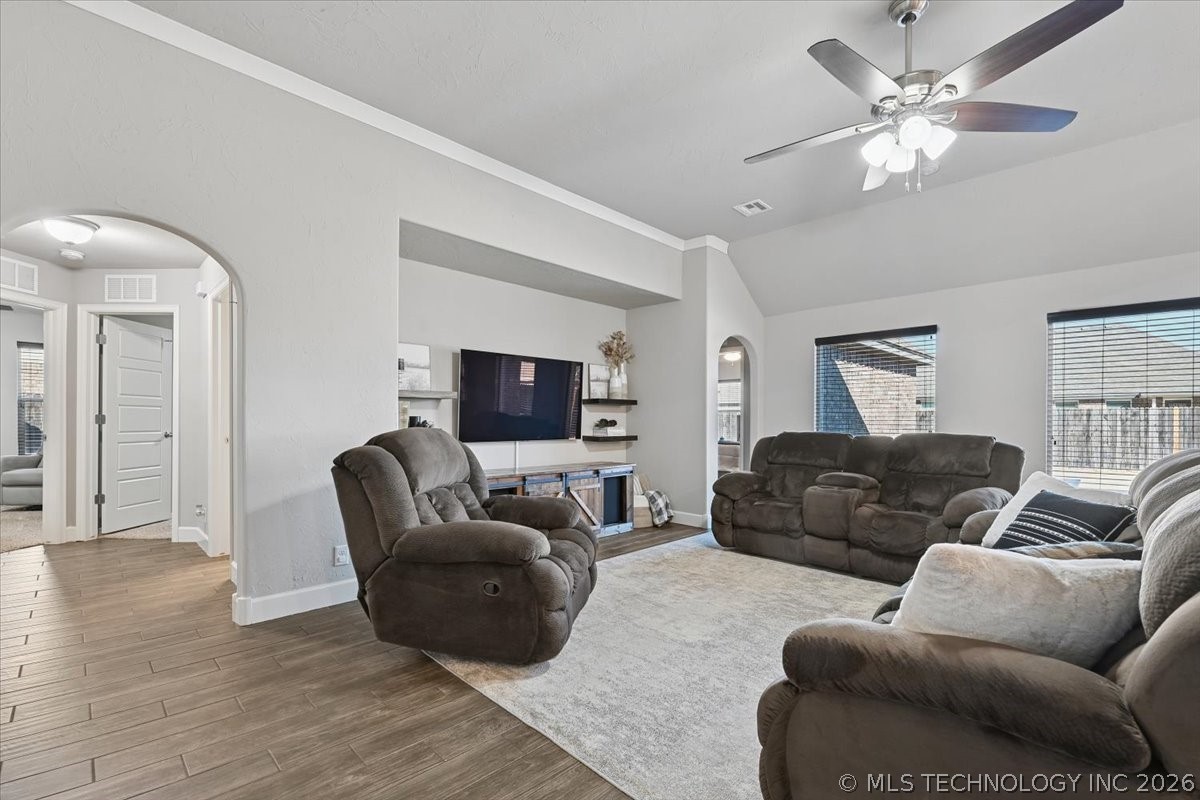 1543 E 137th Place Property Photo 10