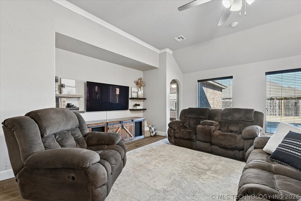 1543 E 137th Place Property Photo 11