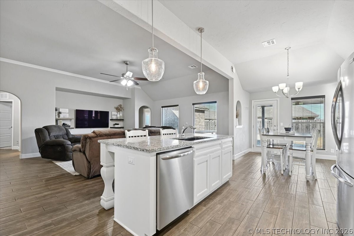 1543 E 137th Place Property Photo 17