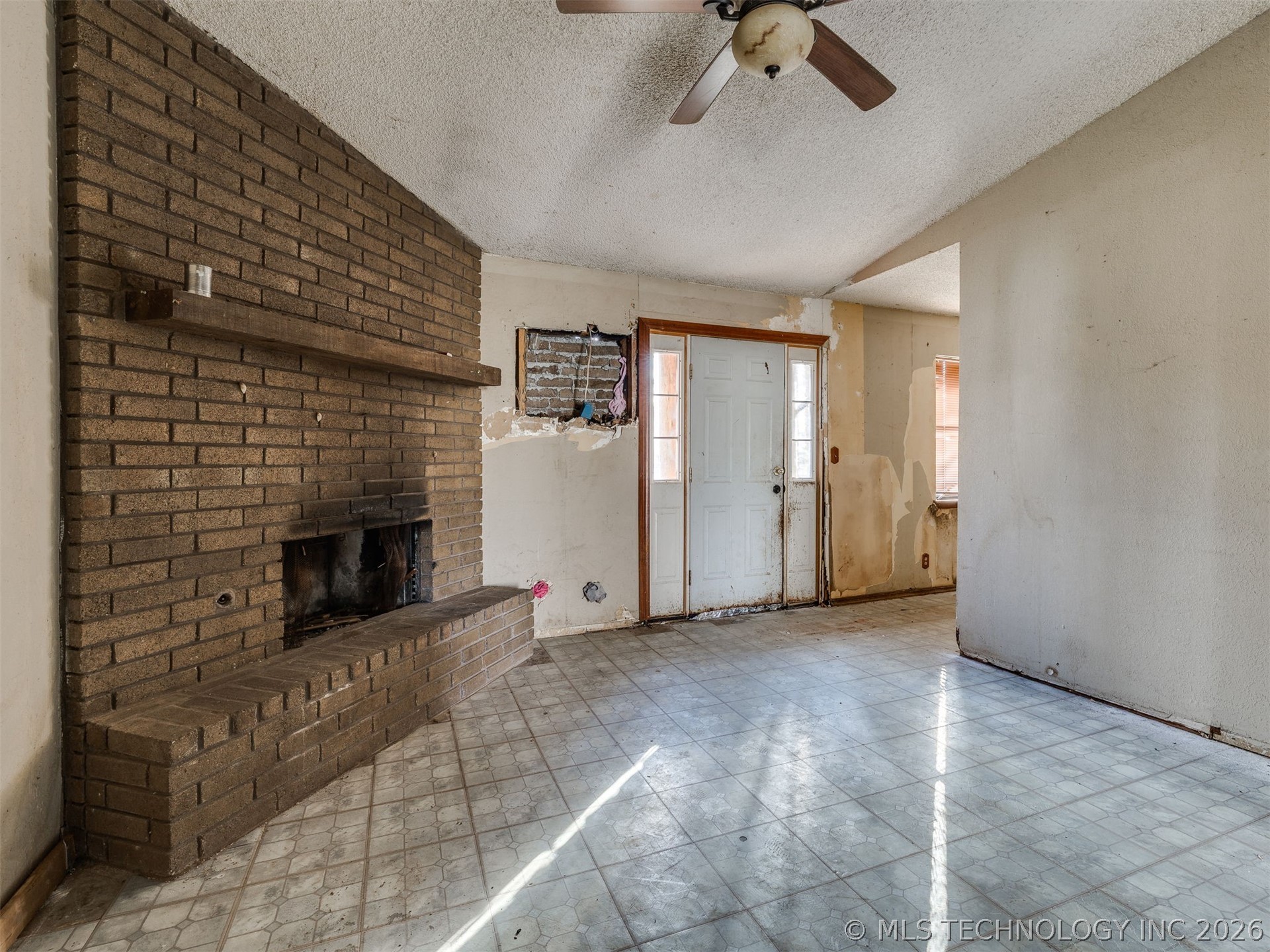 18124 E 4th Street Property Photo 10