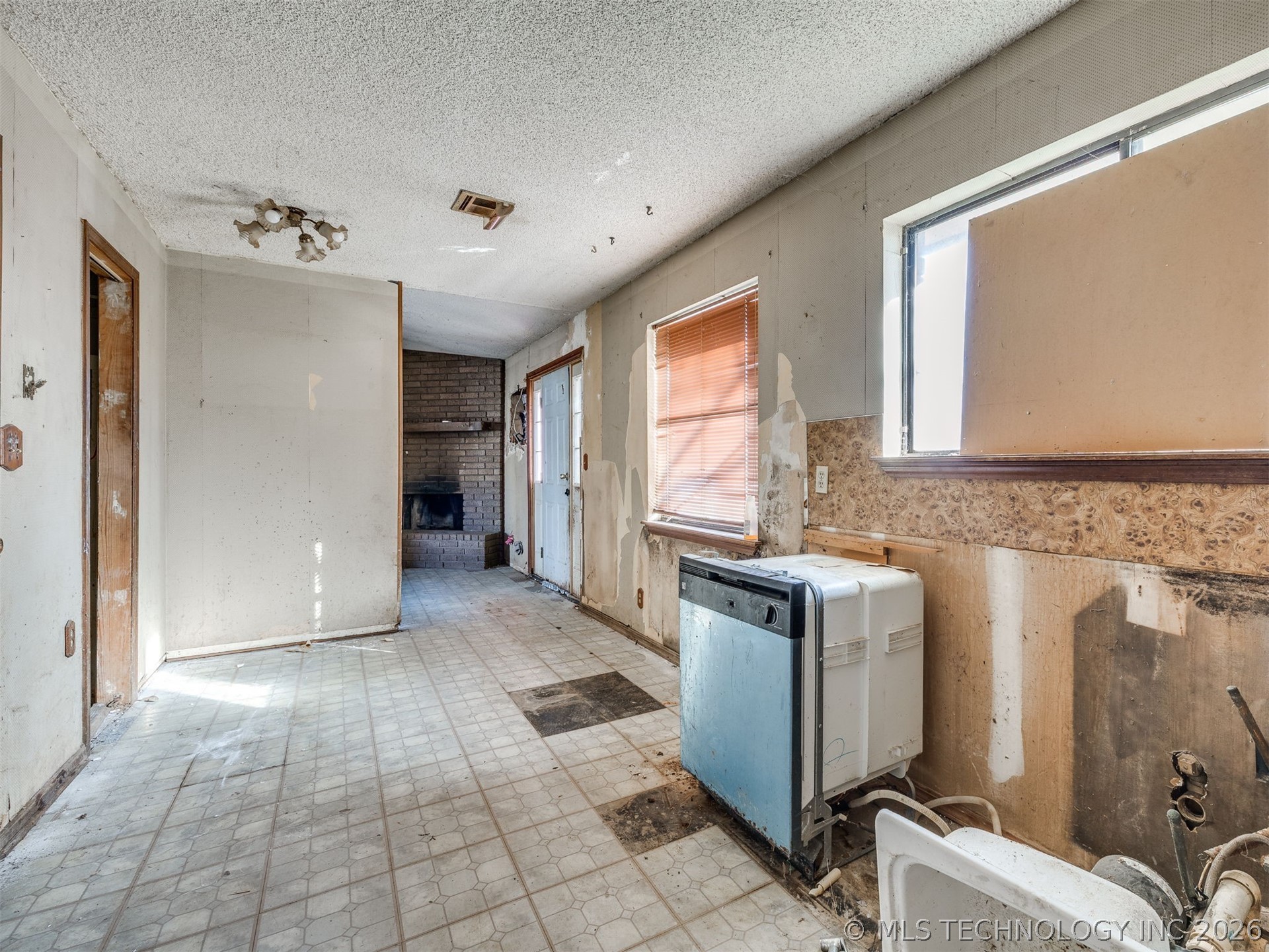 18124 E 4th Street Property Photo 13