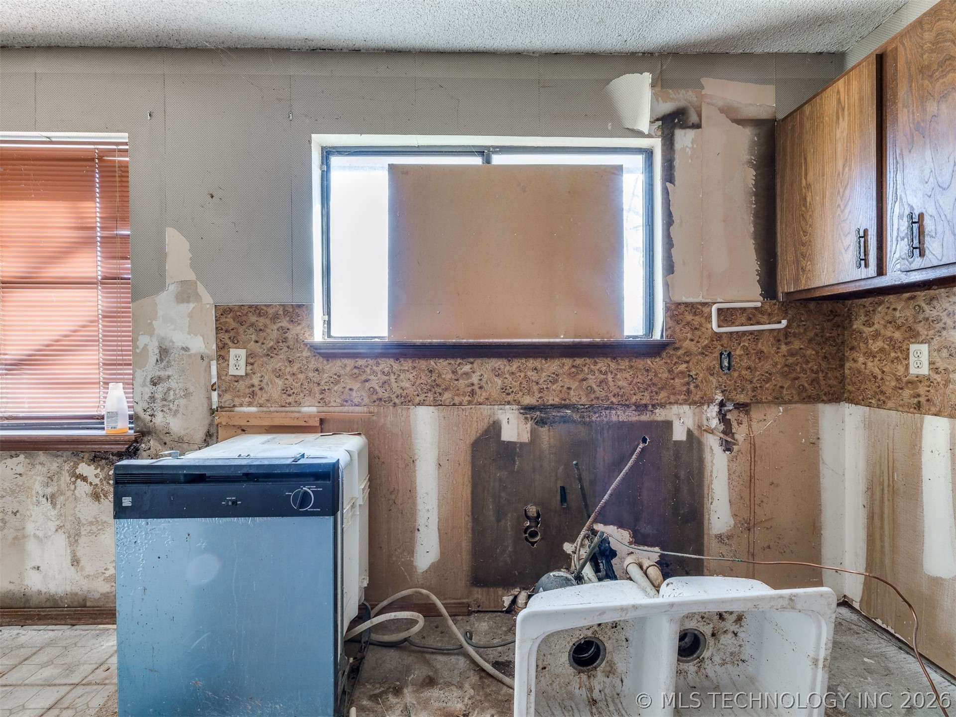 18124 E 4th Street Property Photo 15