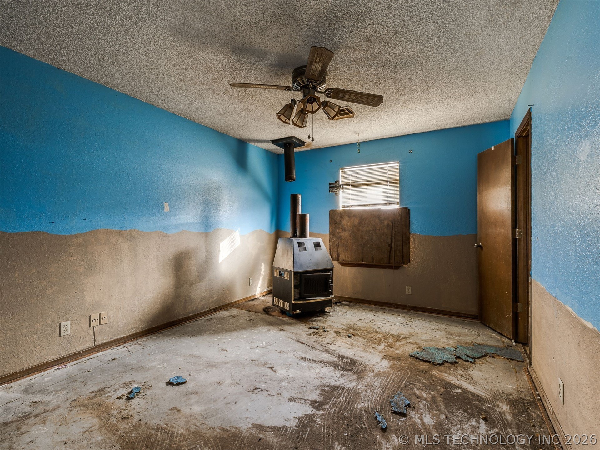 18124 E 4th Street Property Photo 16