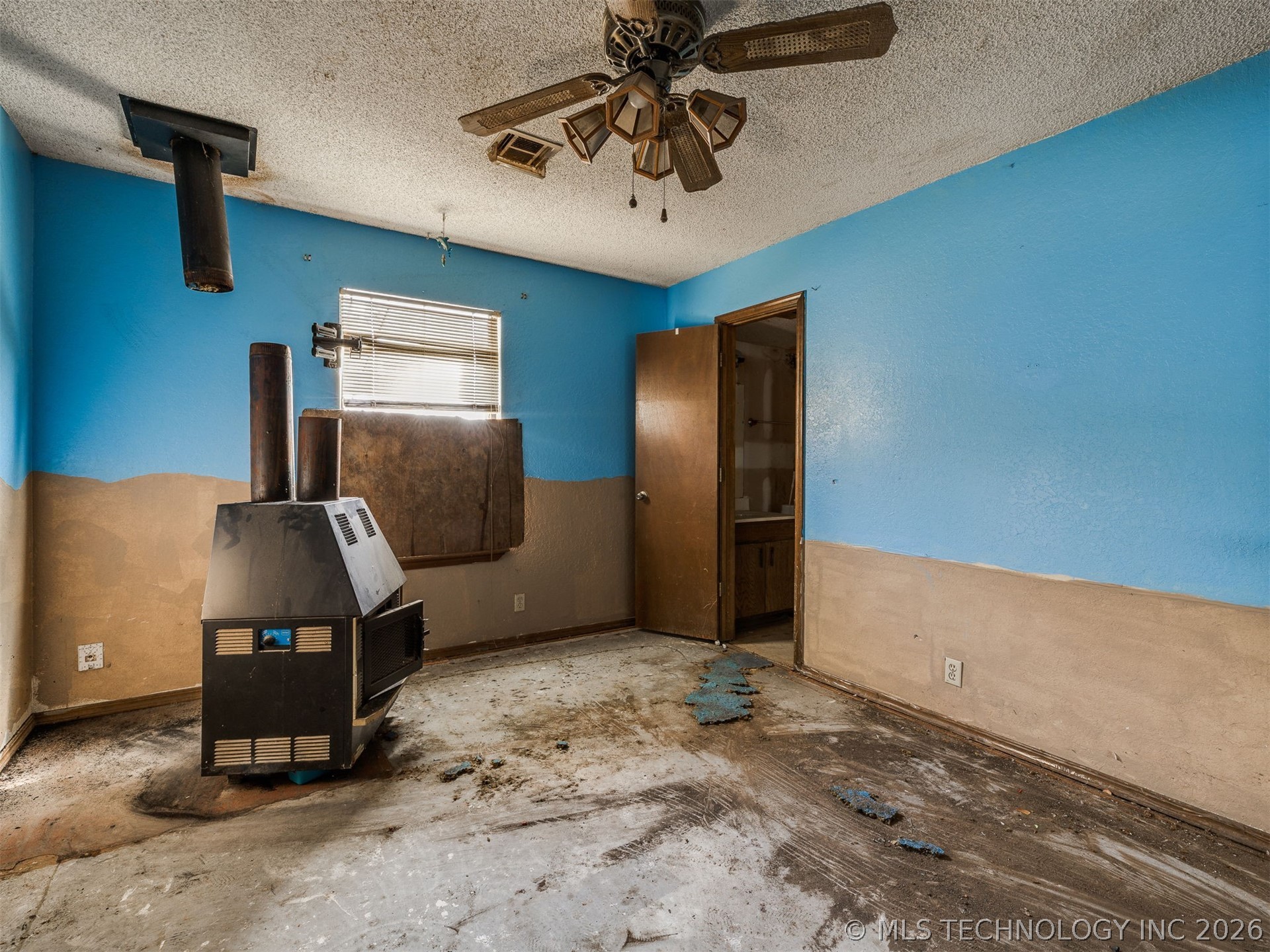 18124 E 4th Street Property Photo 17