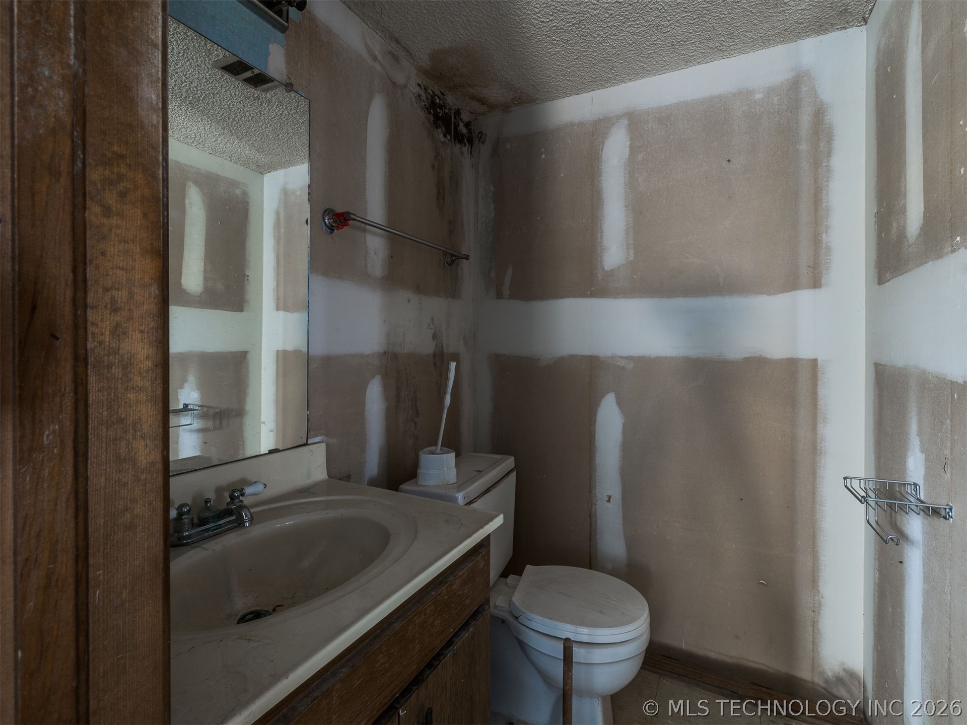 18124 E 4th Street Property Photo 19