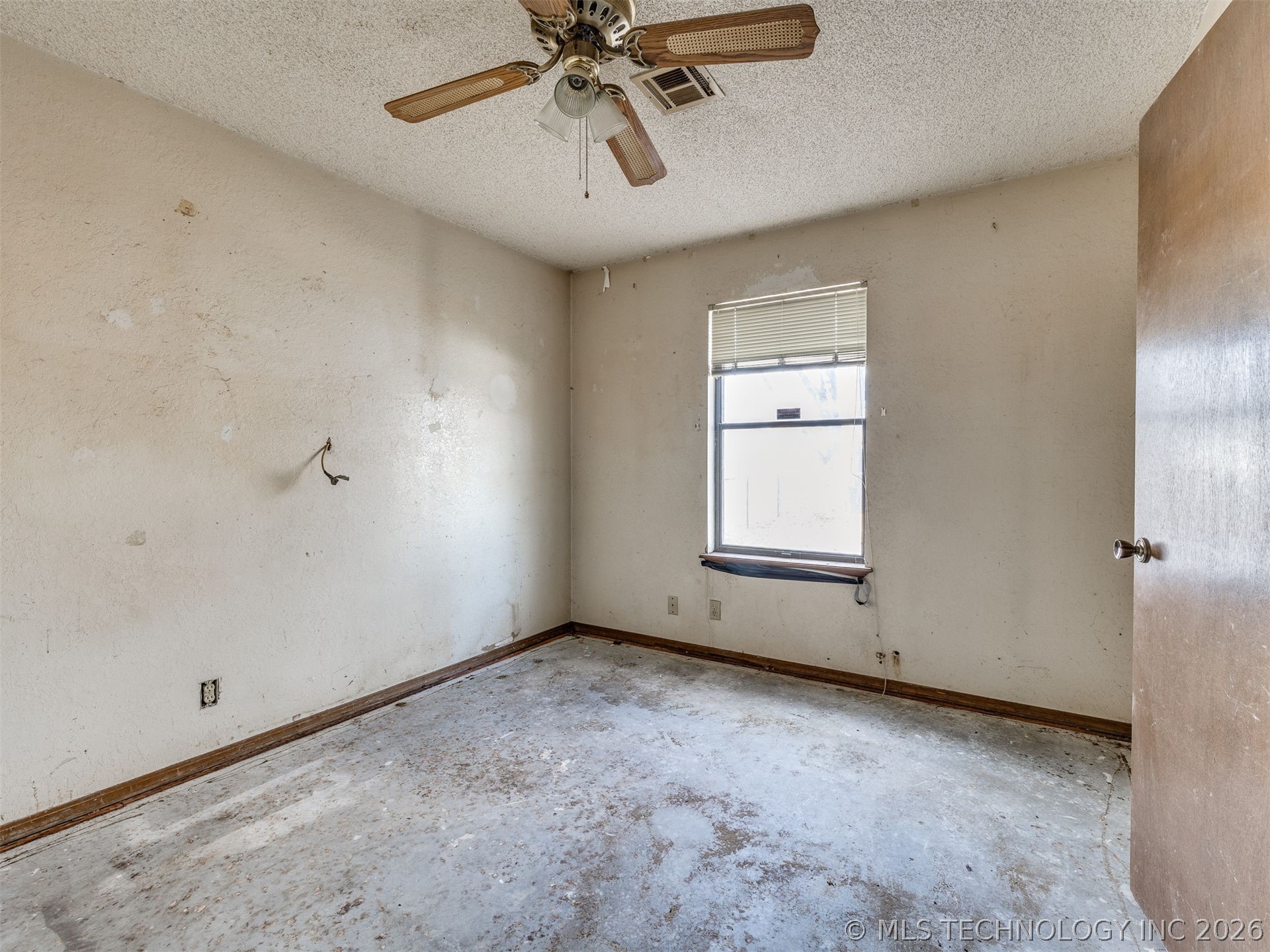 18124 E 4th Street Property Photo 25