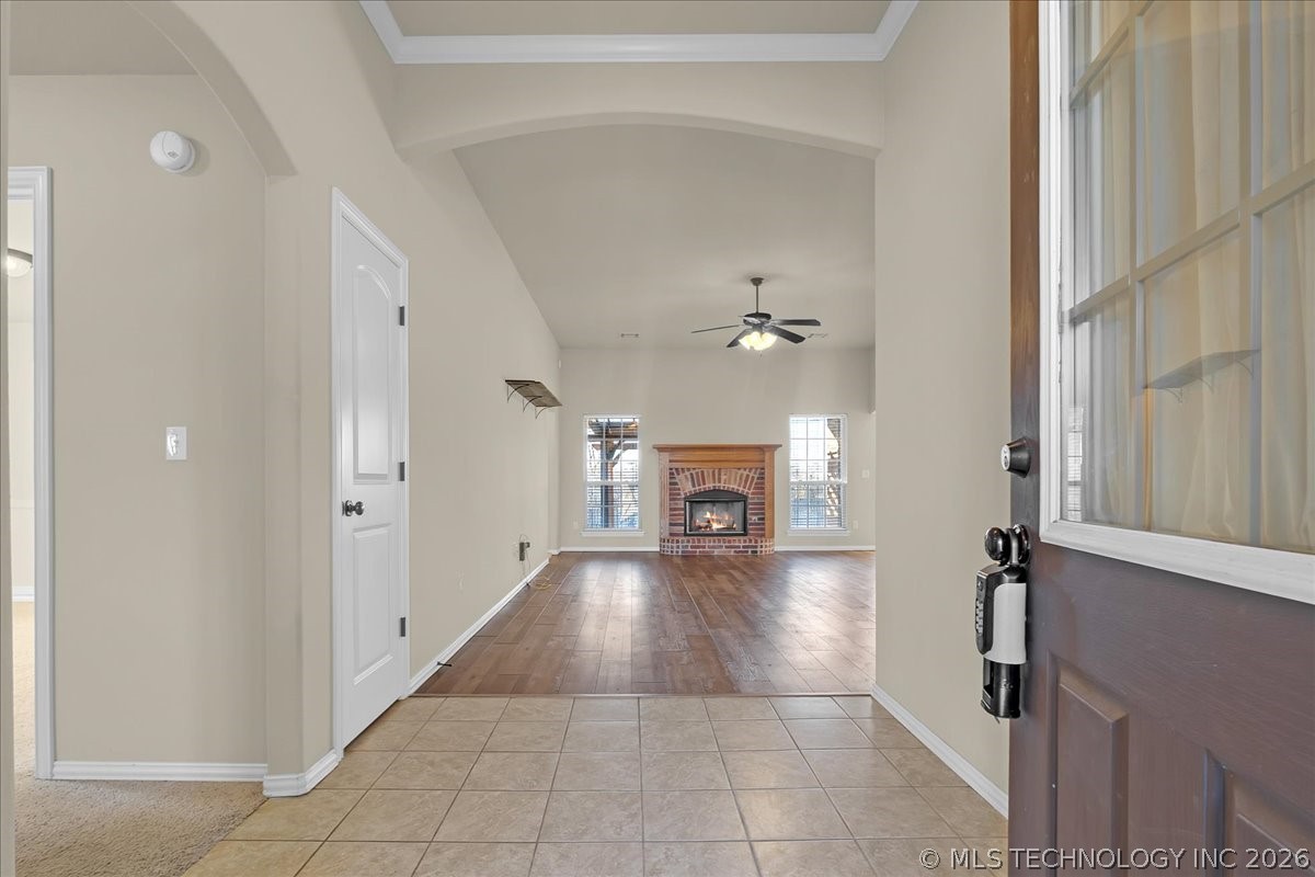 2405 W Quinton Street Property Photo 4