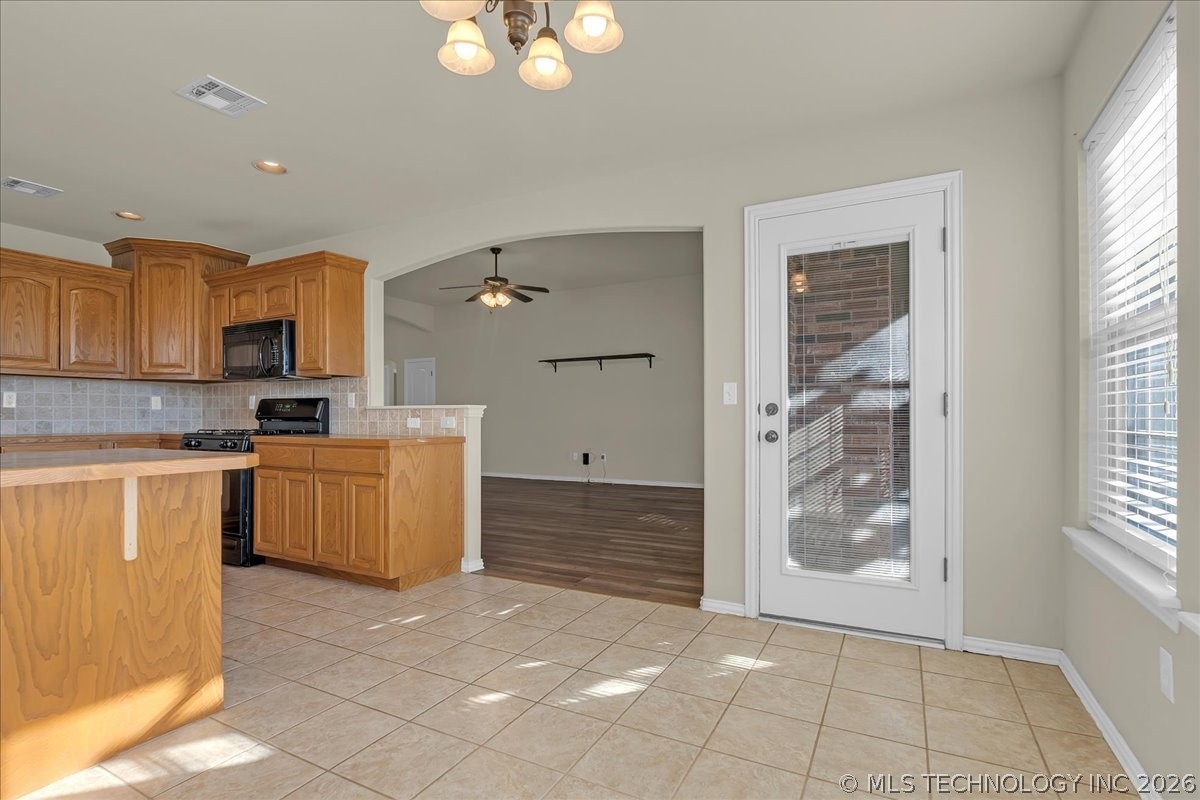 2405 W Quinton Street Property Photo 15