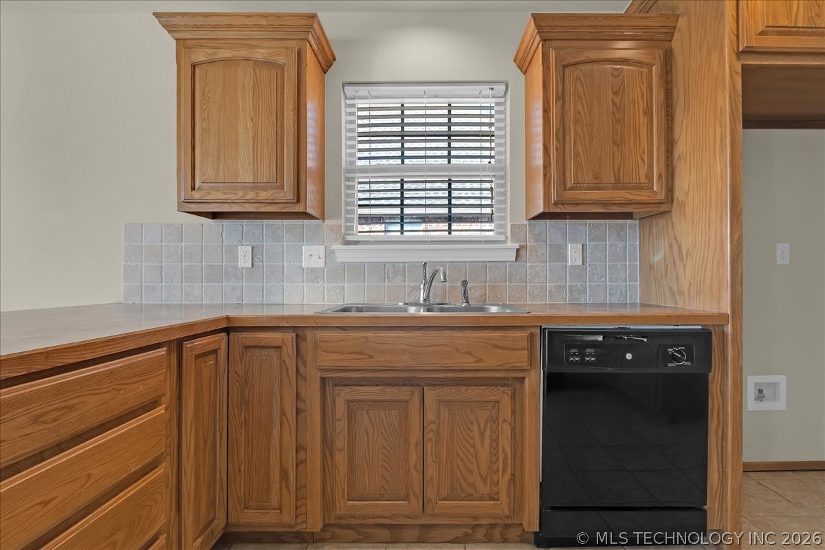 2405 W Quinton Street Property Photo 16
