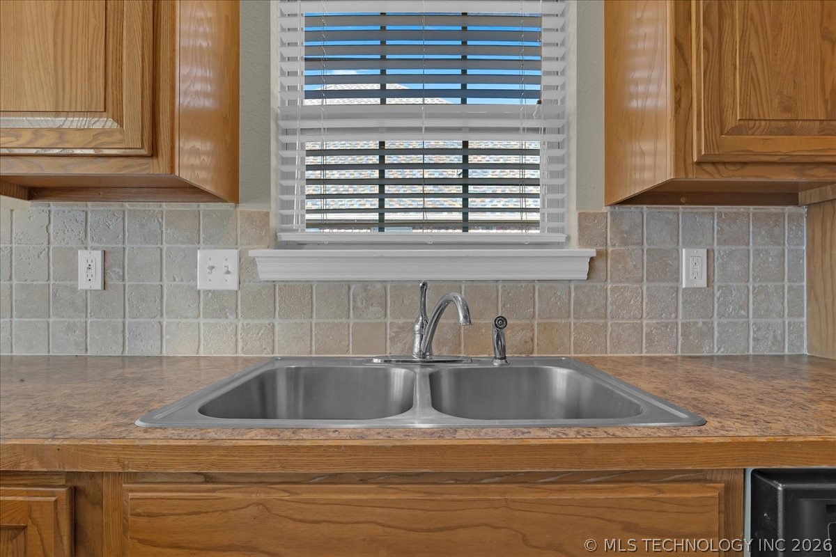 2405 W Quinton Street Property Photo 17