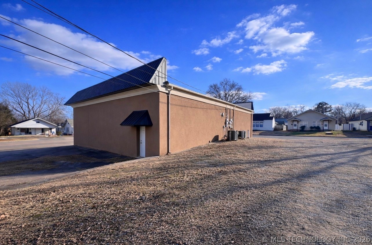 729 S 6th Street Property Photo 5