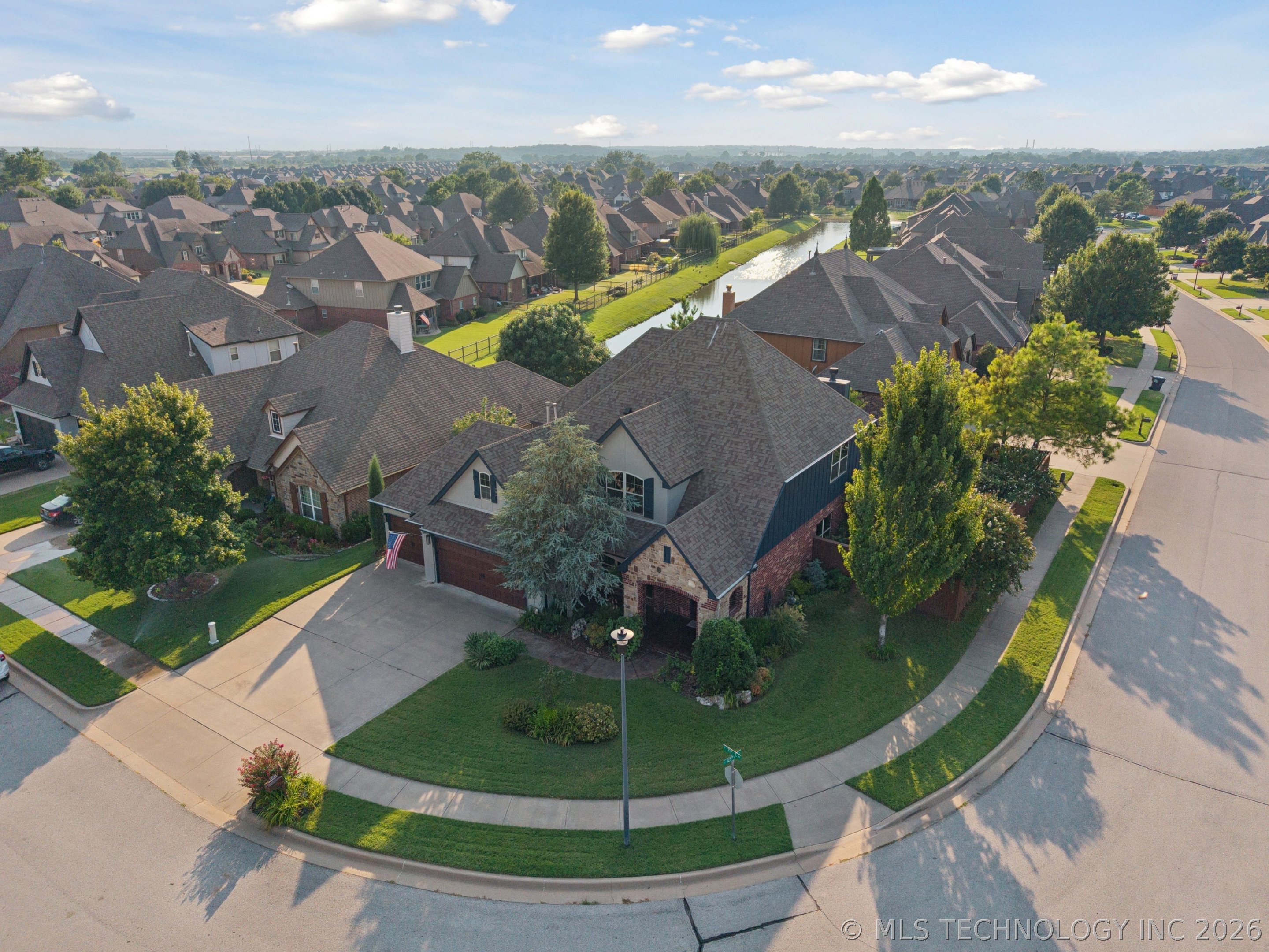 12564 S 71st East Avenue Property Photo 3