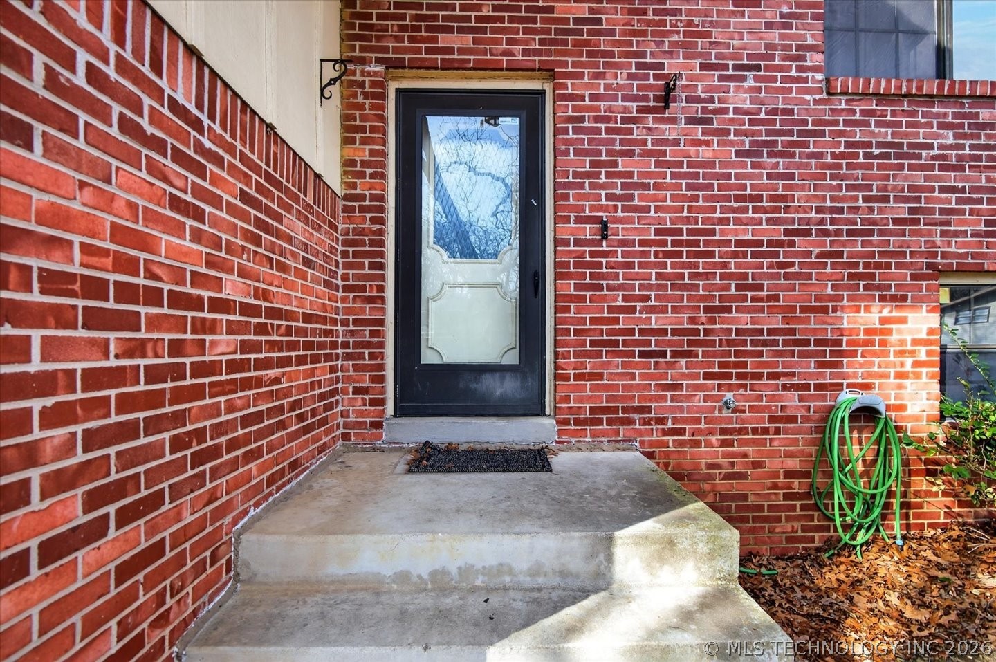 809 Whippoorwill Court Property Photo 4