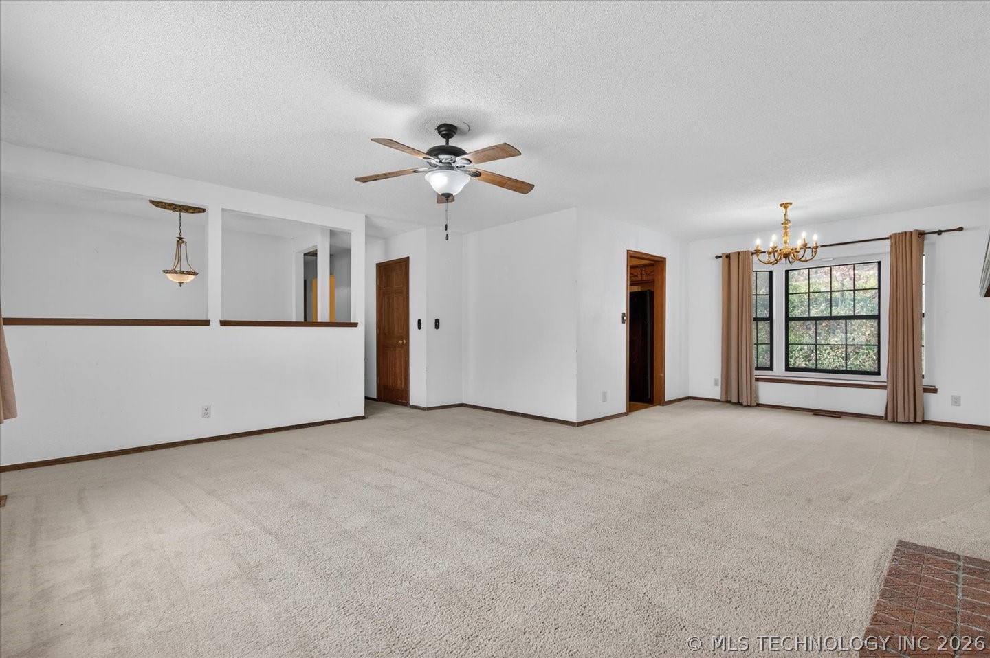 809 Whippoorwill Court Property Photo 7