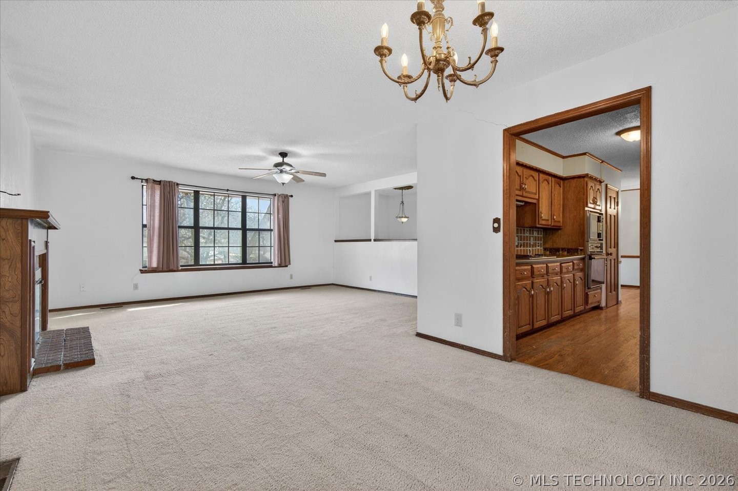 809 Whippoorwill Court Property Photo 8