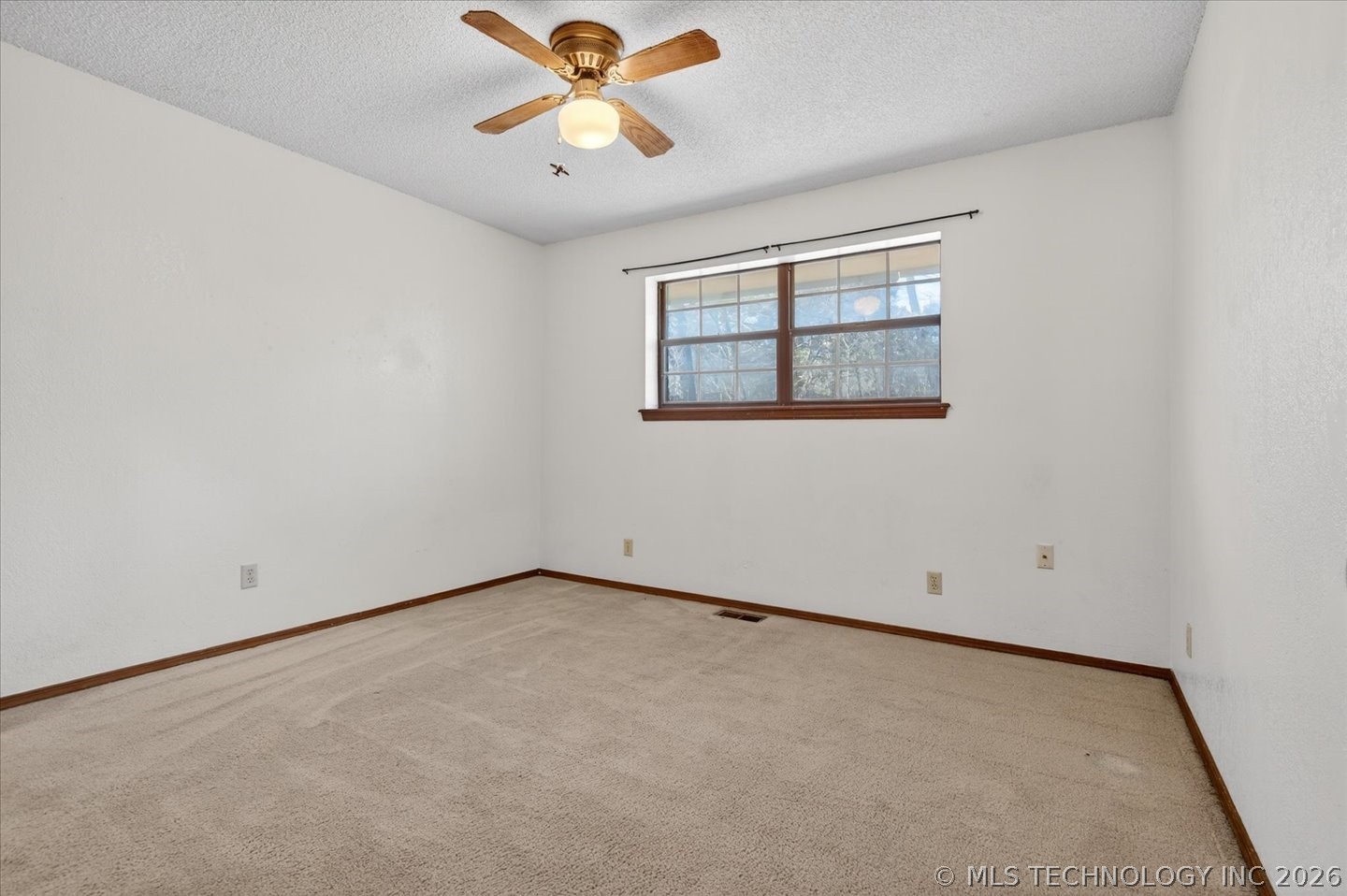 809 Whippoorwill Court Property Photo 20