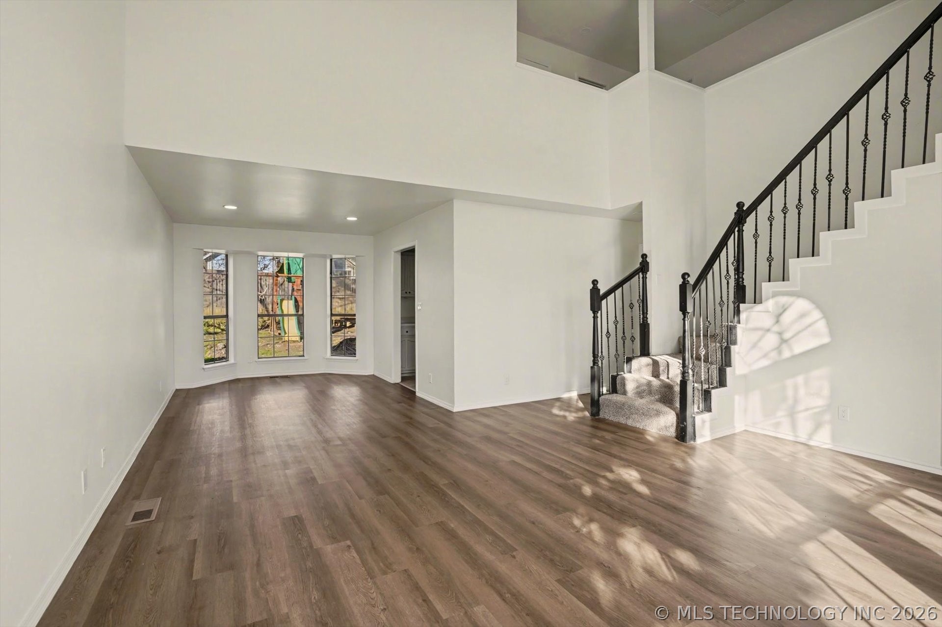 9240 S 95th East Avenue Property Photo 4