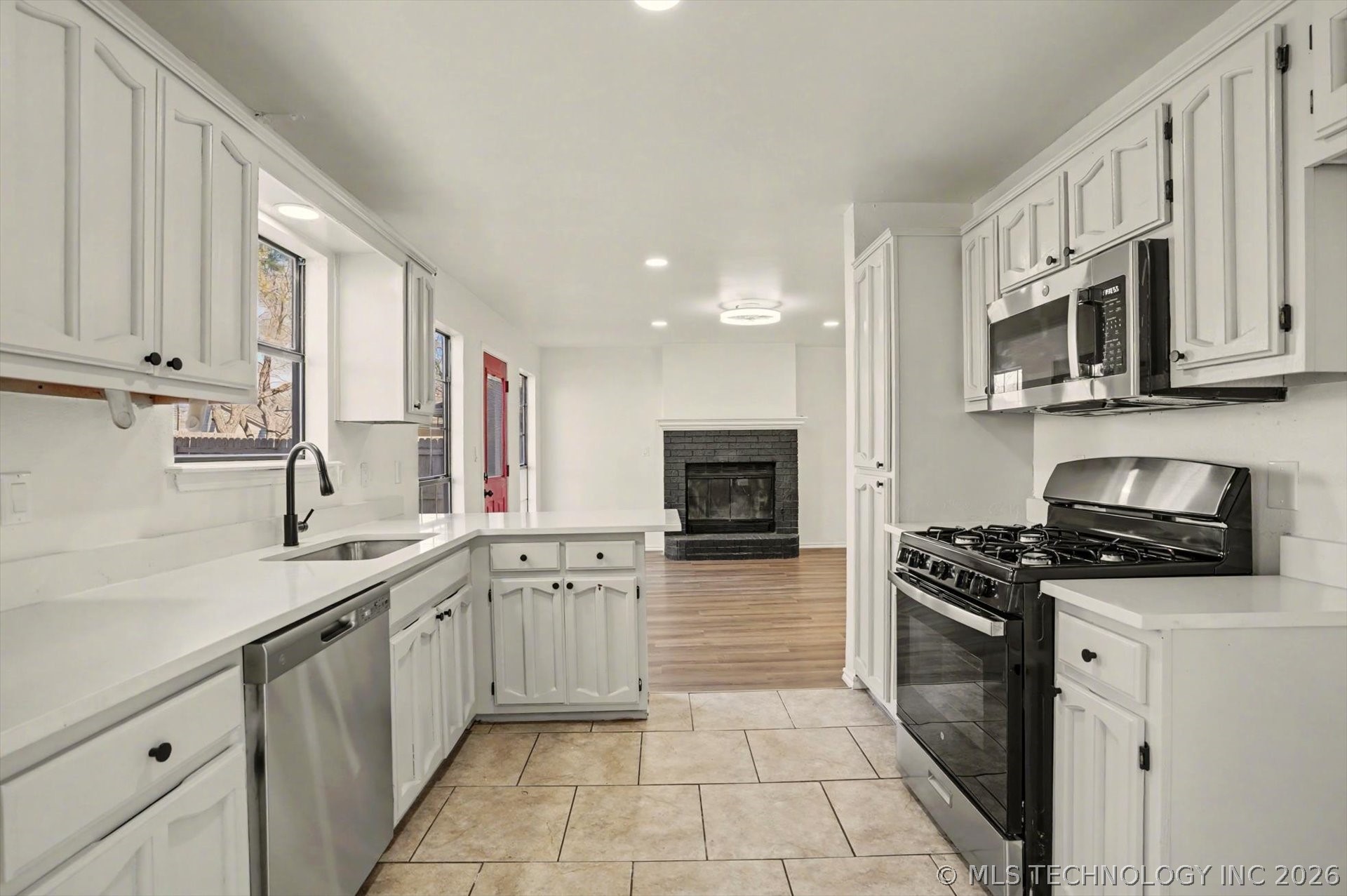 9240 S 95th East Avenue Property Photo 9