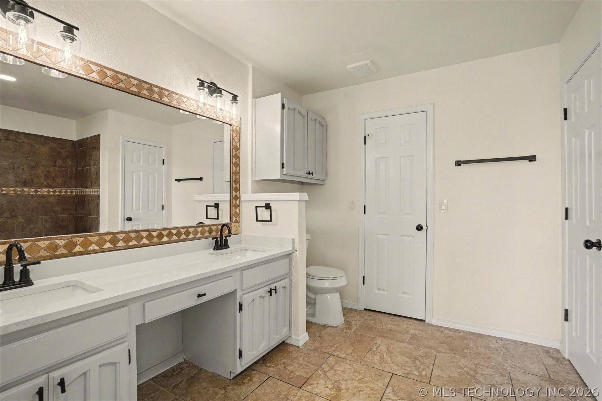 9240 S 95th East Avenue Property Photo 25