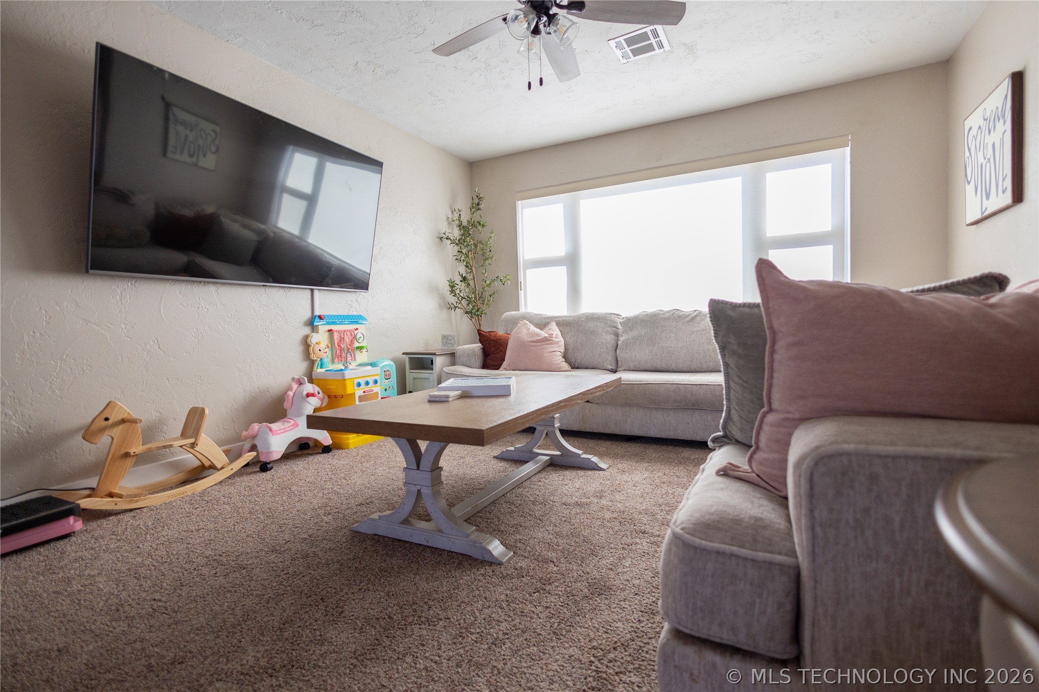 1020 Ash Property Photo 6