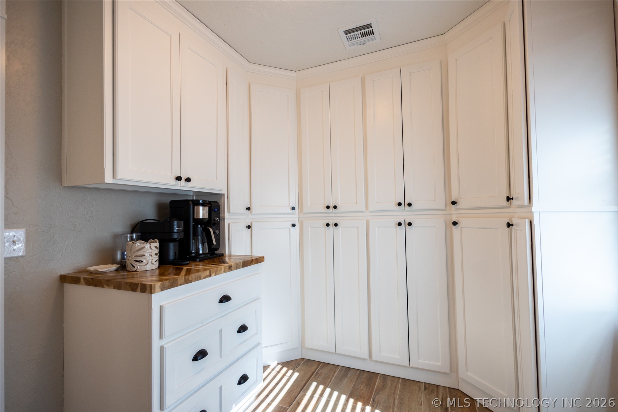 1020 Ash Property Photo 14