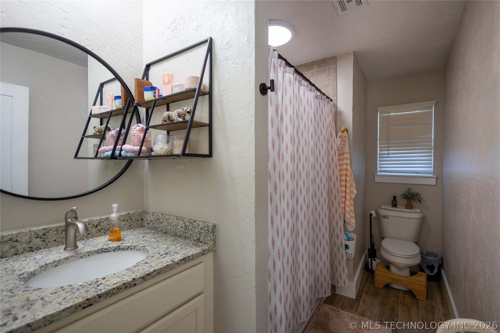 1020 Ash Property Photo 17