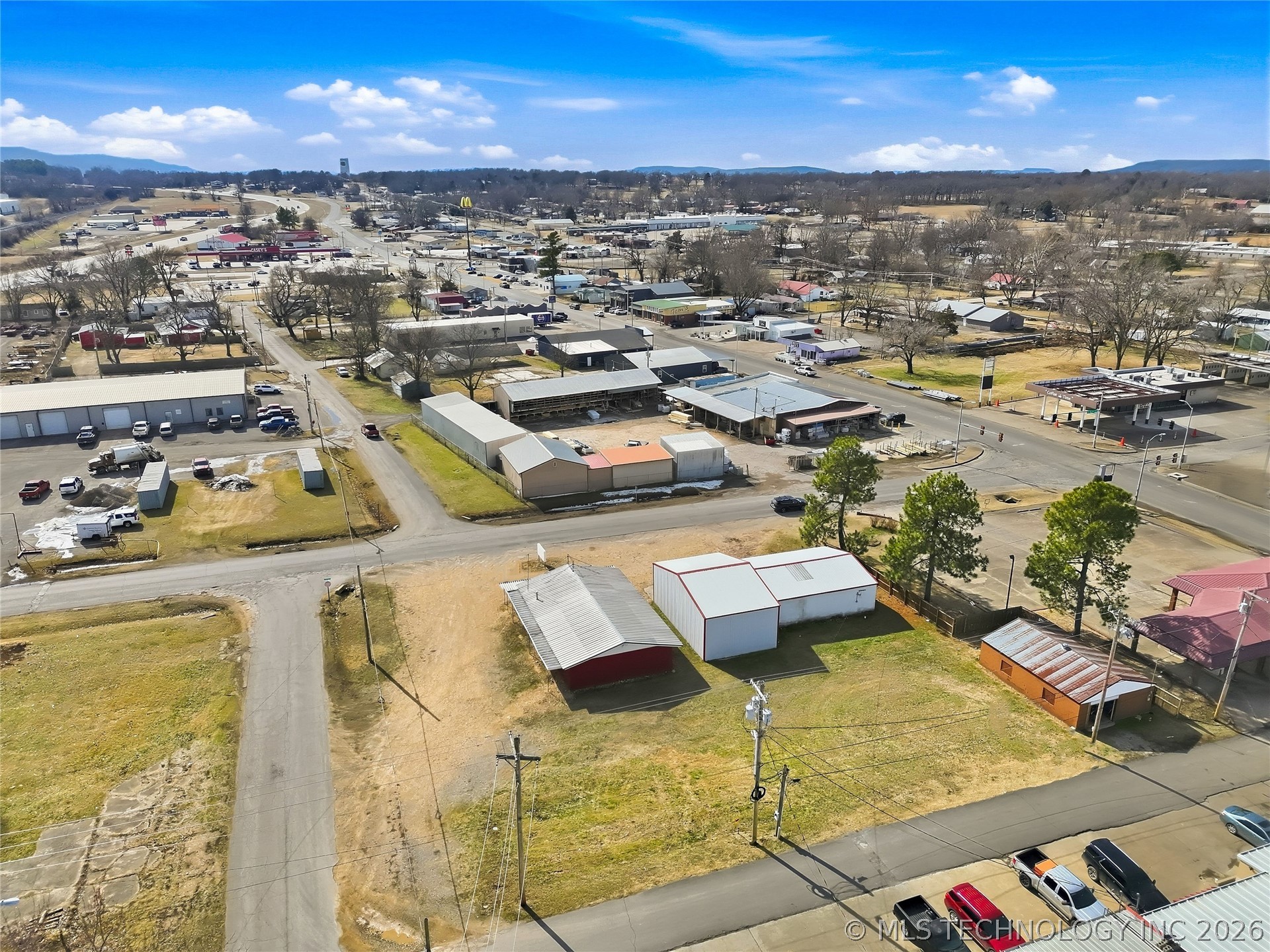 101 W Walnut Street Property Photo 4