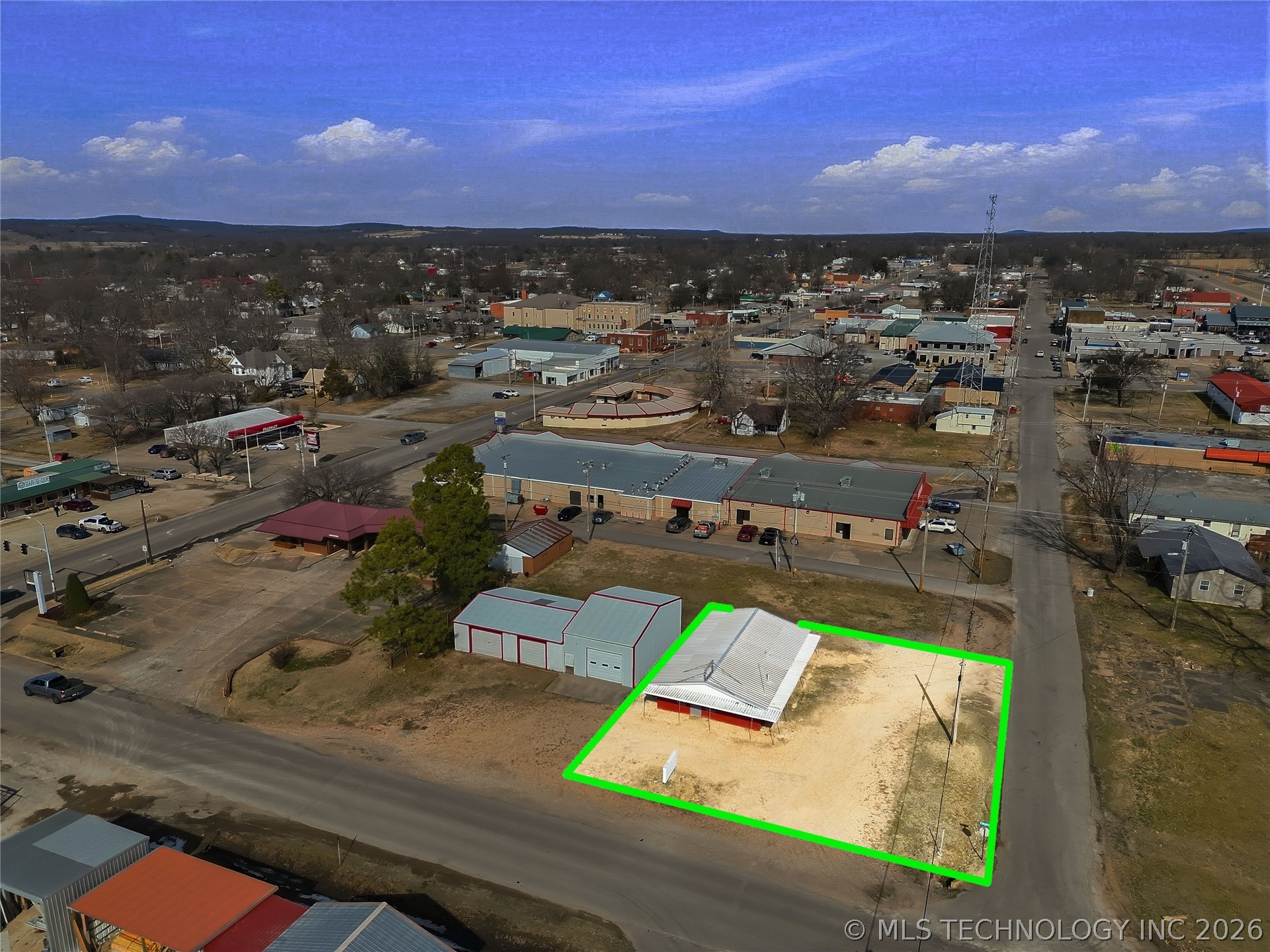 101 W Walnut Street Property Photo 10