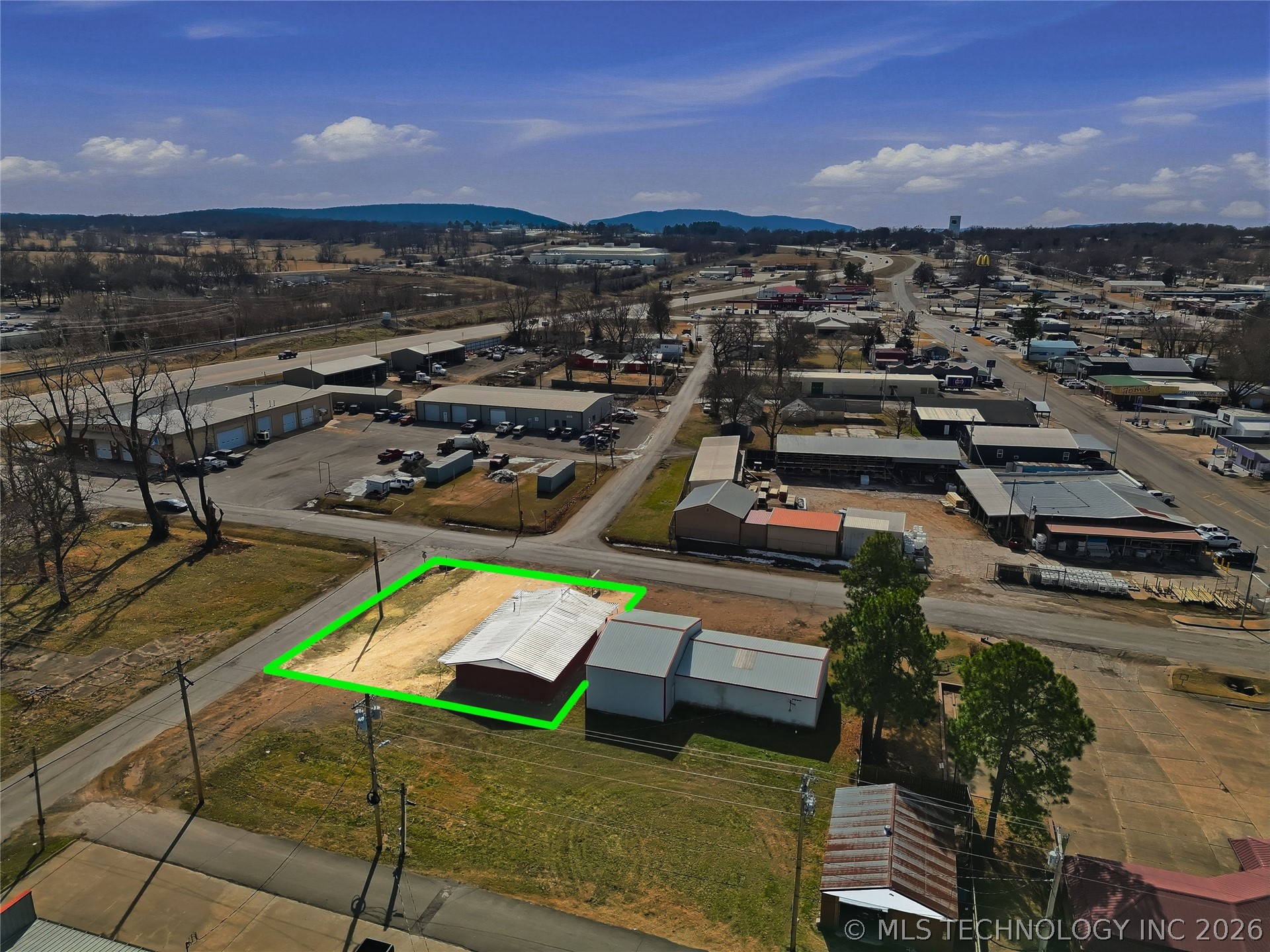 101 W Walnut Street Property Photo 14