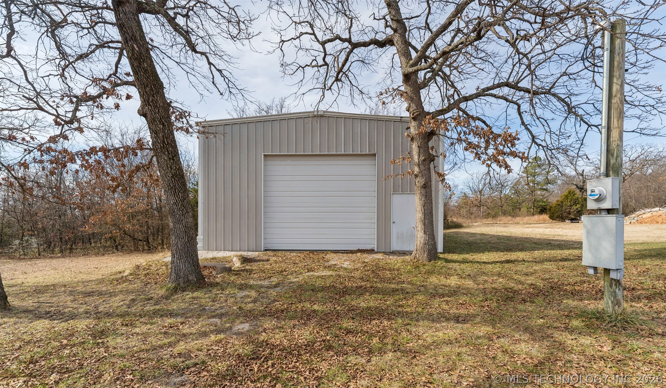 380 E 437 Road Property Photo 4