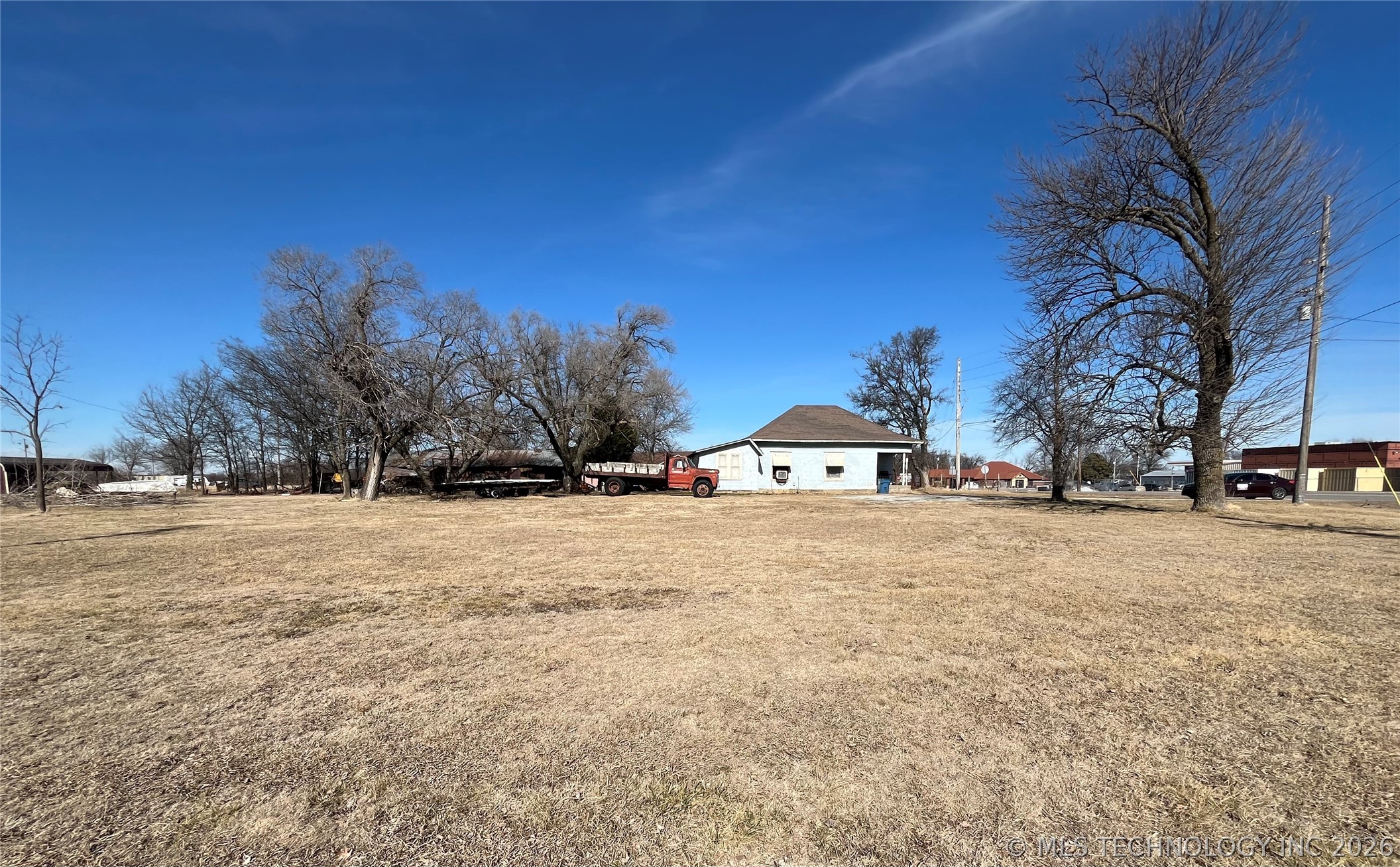 3 N Elm Property Photo 4