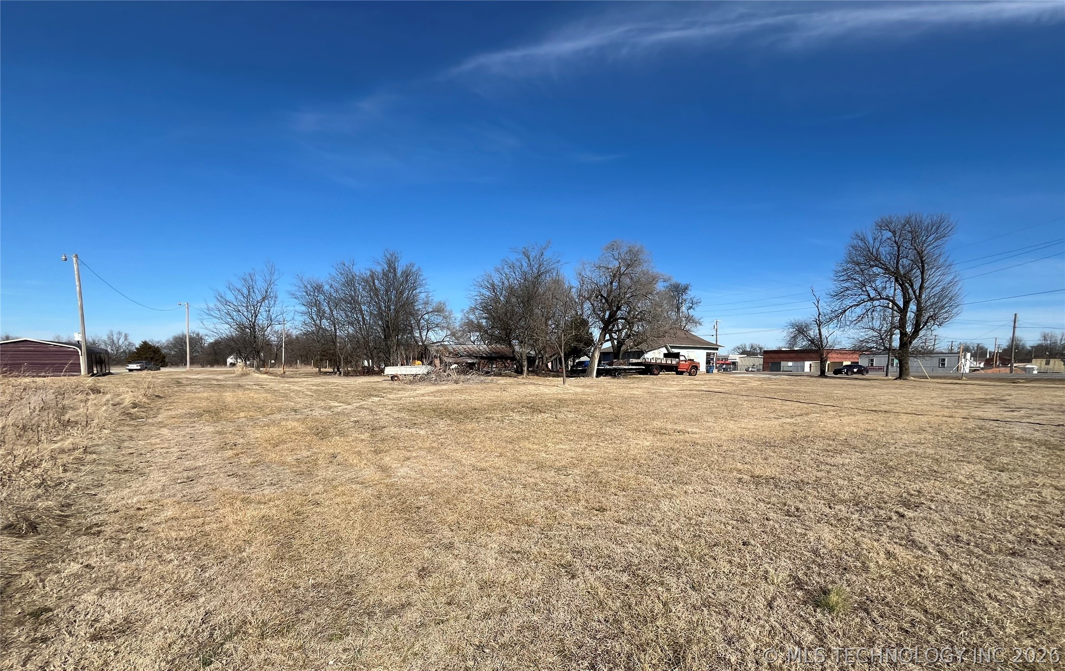 3 N Elm Property Photo 5