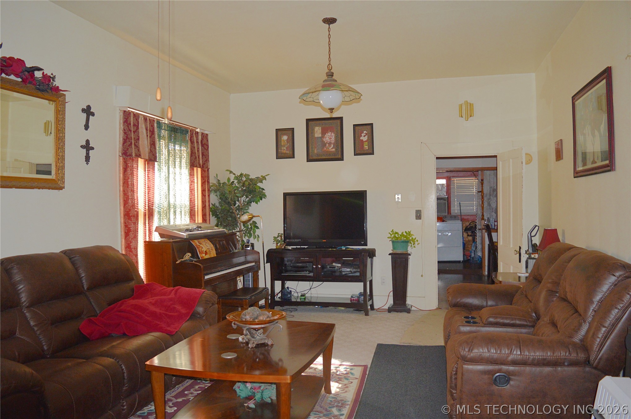 601 N G Street Property Photo 5