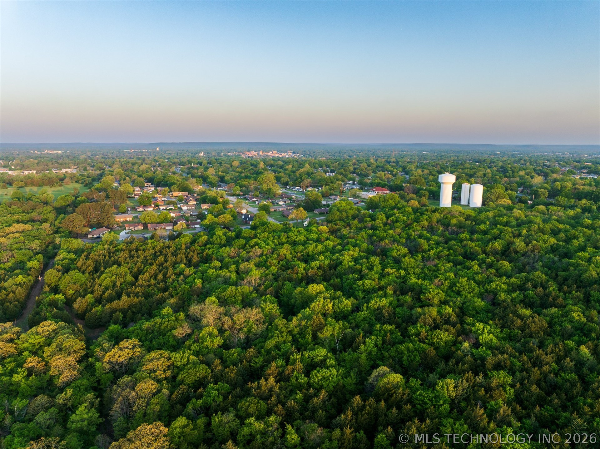 1918 E Crestview Drive Property Photo 12