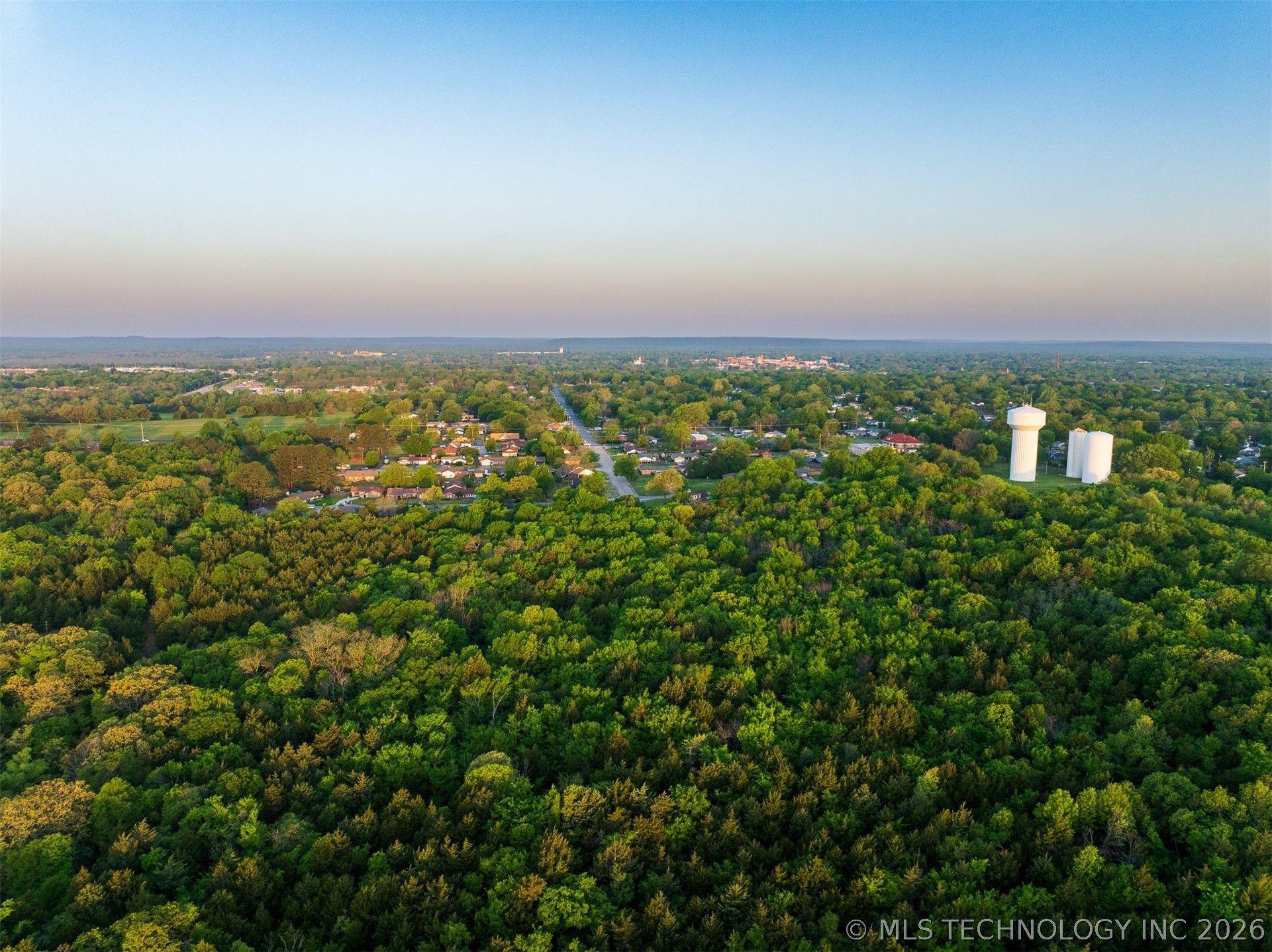 1918 E Crestview Drive Property Photo 13